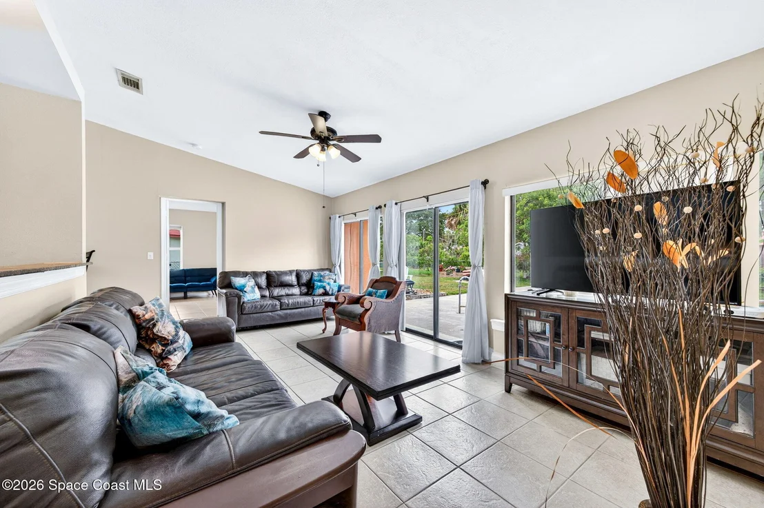 Photo of 719 Bianca Drive NE