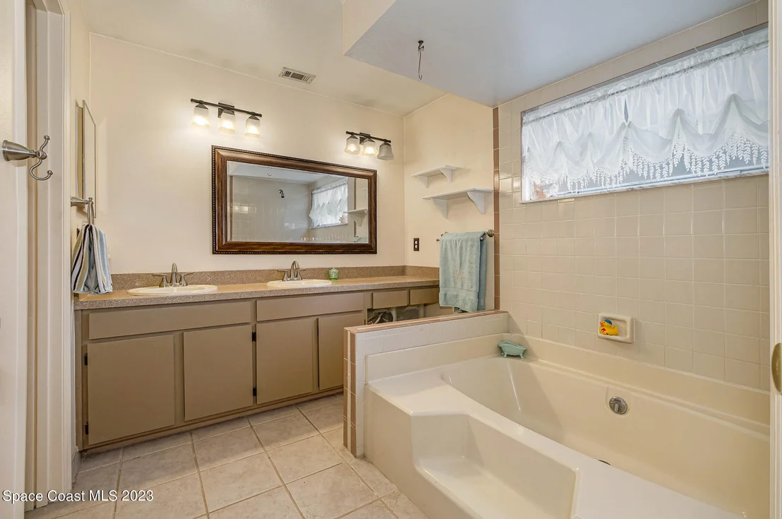 Photo of 5045 Everett Street