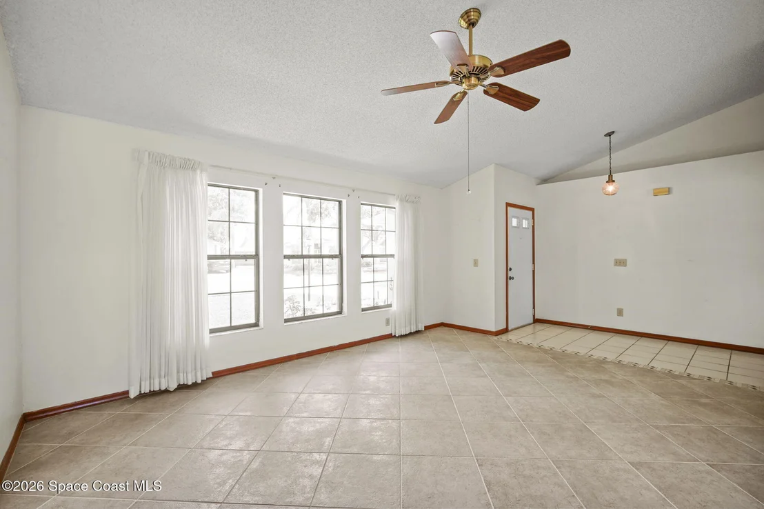 Photo of 1246 Lakeview Drive
