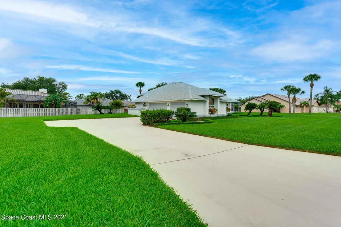 Photo of 985 Spanish Wells Drive