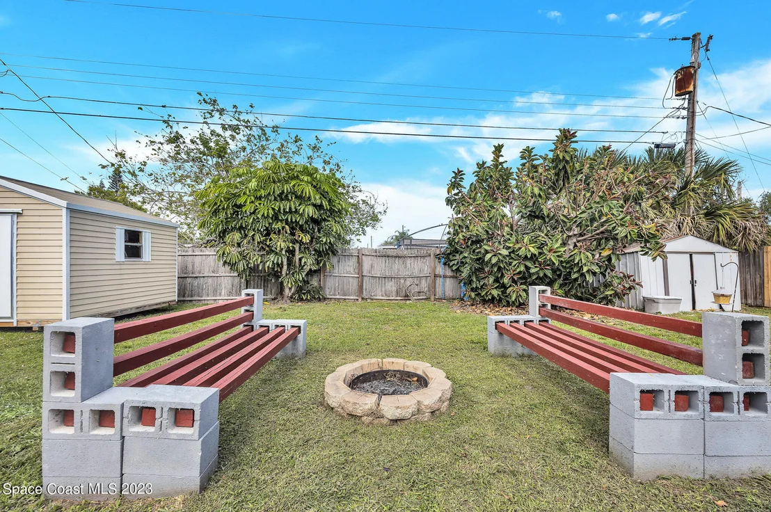 Photo of 2981 Kosuth Road NE