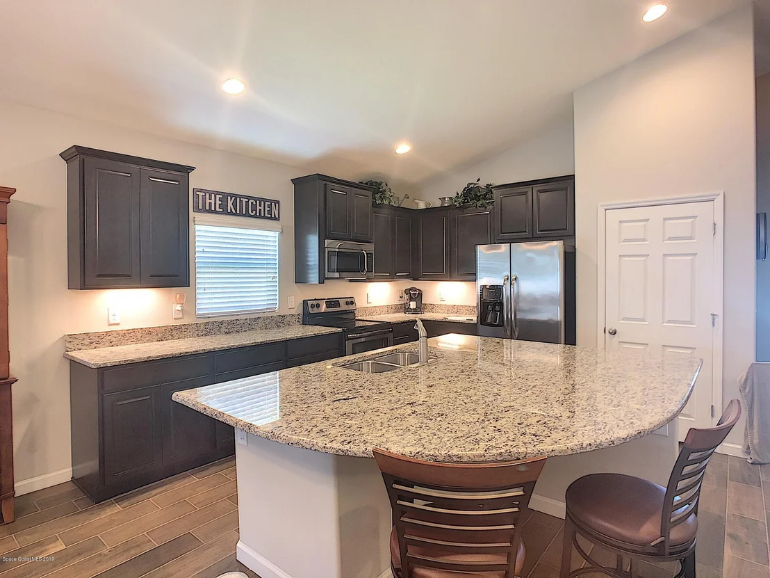 Photo of 1586 Fuji Drive