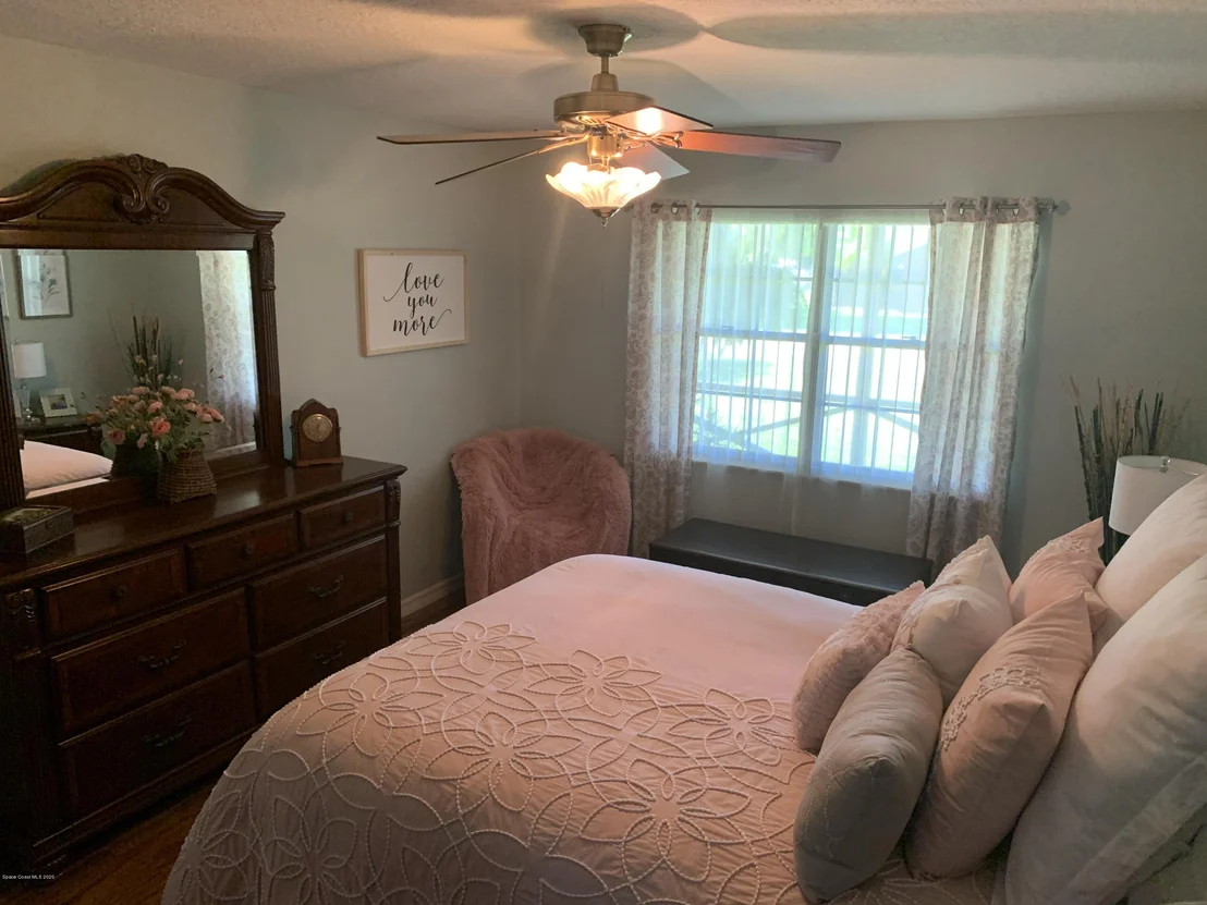 Photo of 5275 Devon Street