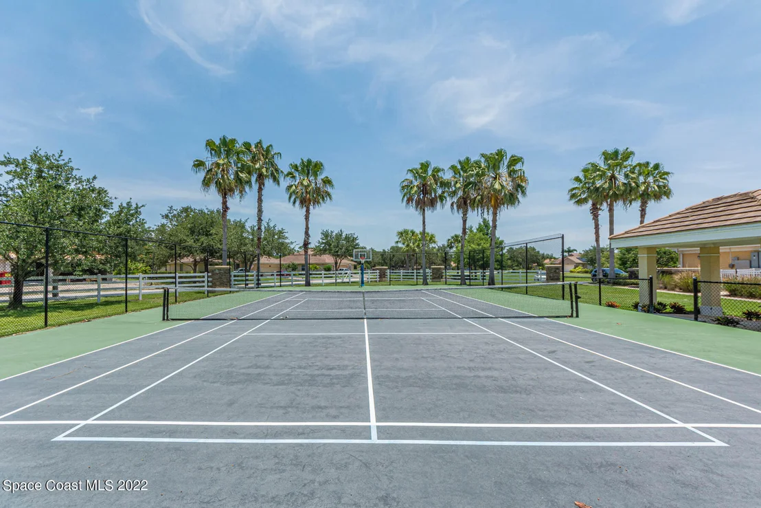Photo of 585 Caroline Drive
