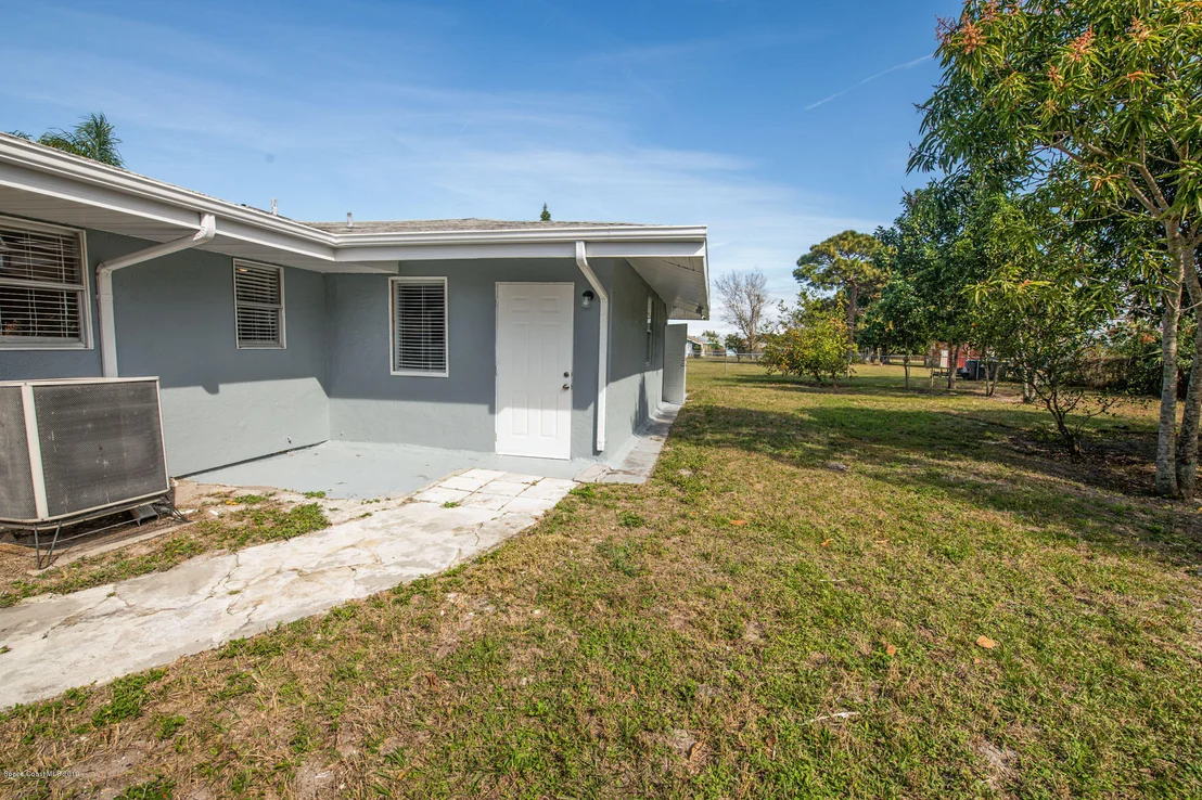 Photo of 1211 Bard Lane NE