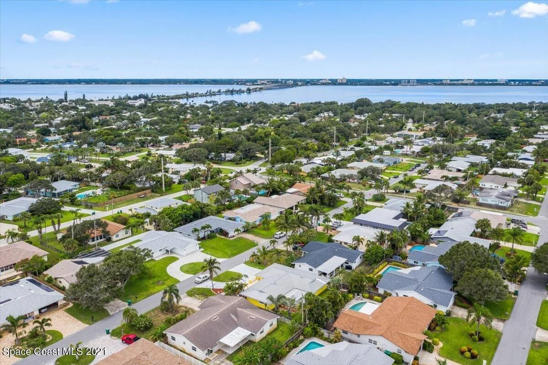 Photo of 320 Bahama Drive