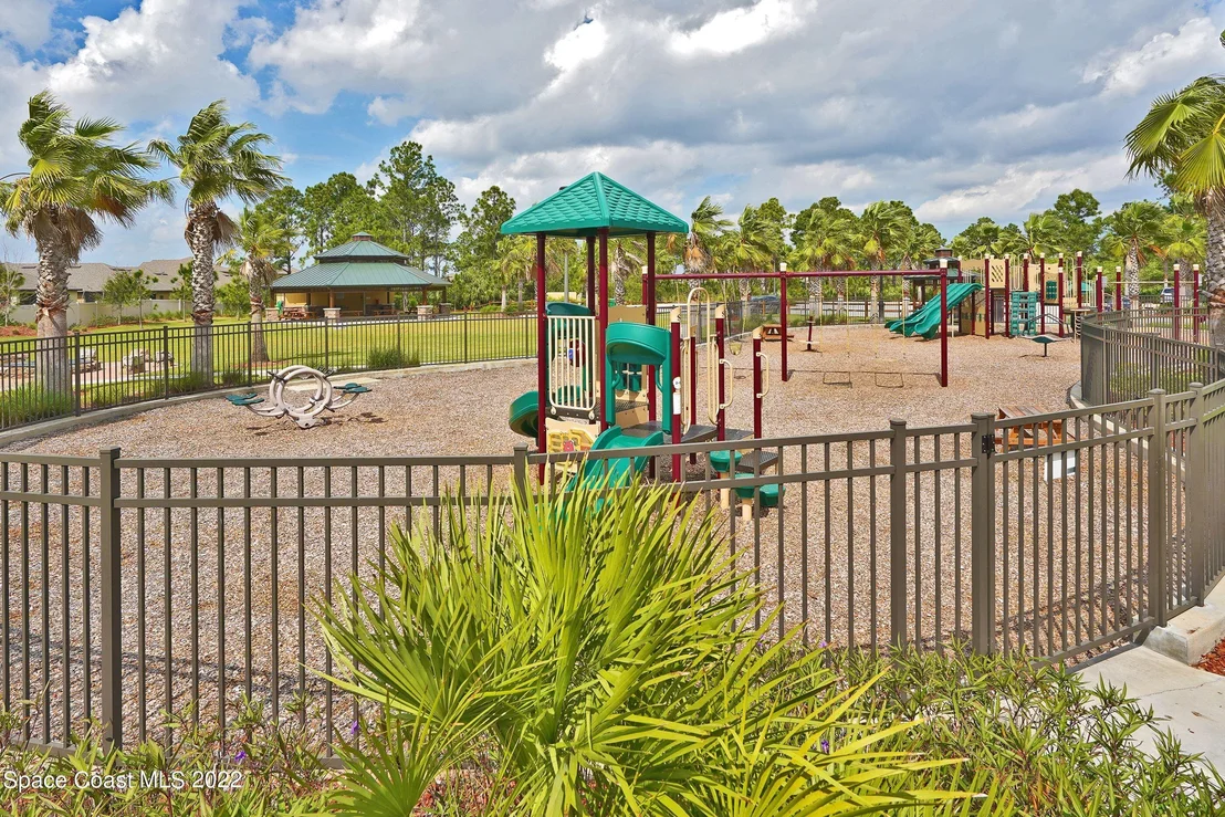 Photo of 4388 Alligator Flag Circle