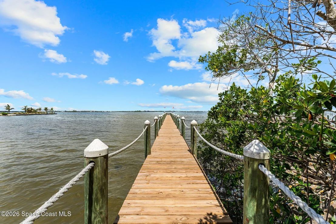 Photo of 327 Island Drive
