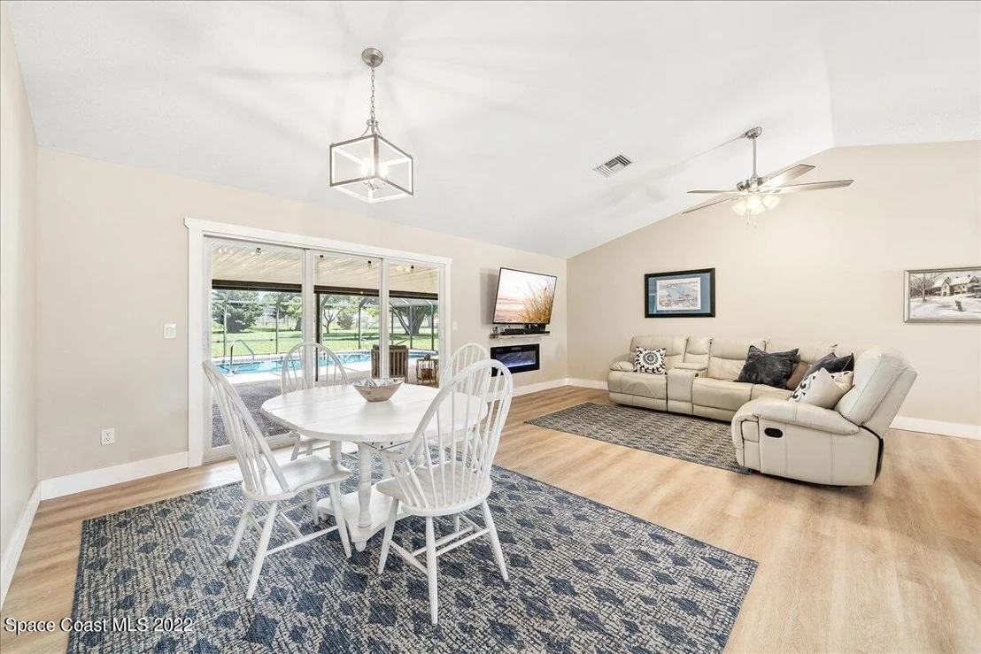 Photo of 2180 Bridle Path