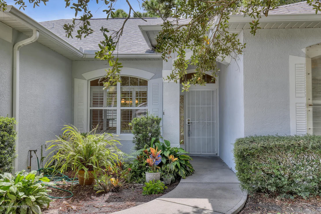 Photo of 975 Pineland Drive
