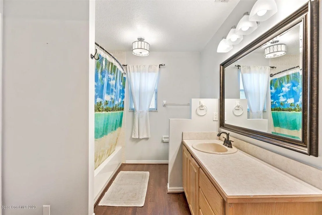 Photo of 984 Pelican Lane