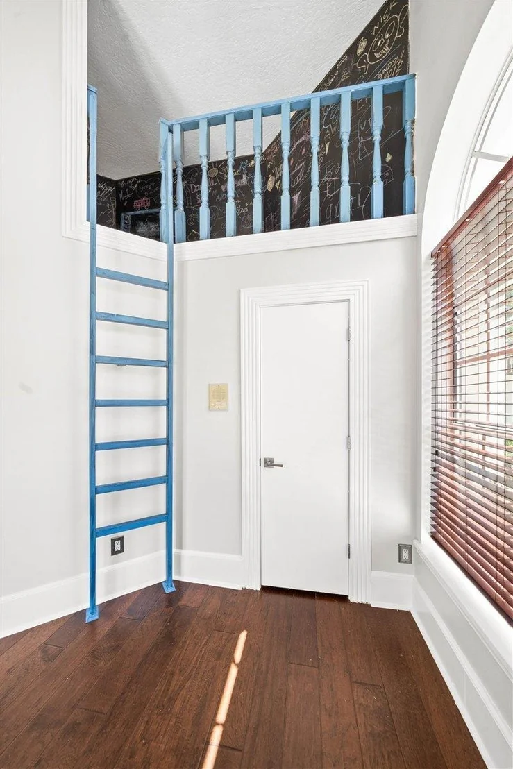 Photo of 680 Falcon Drive