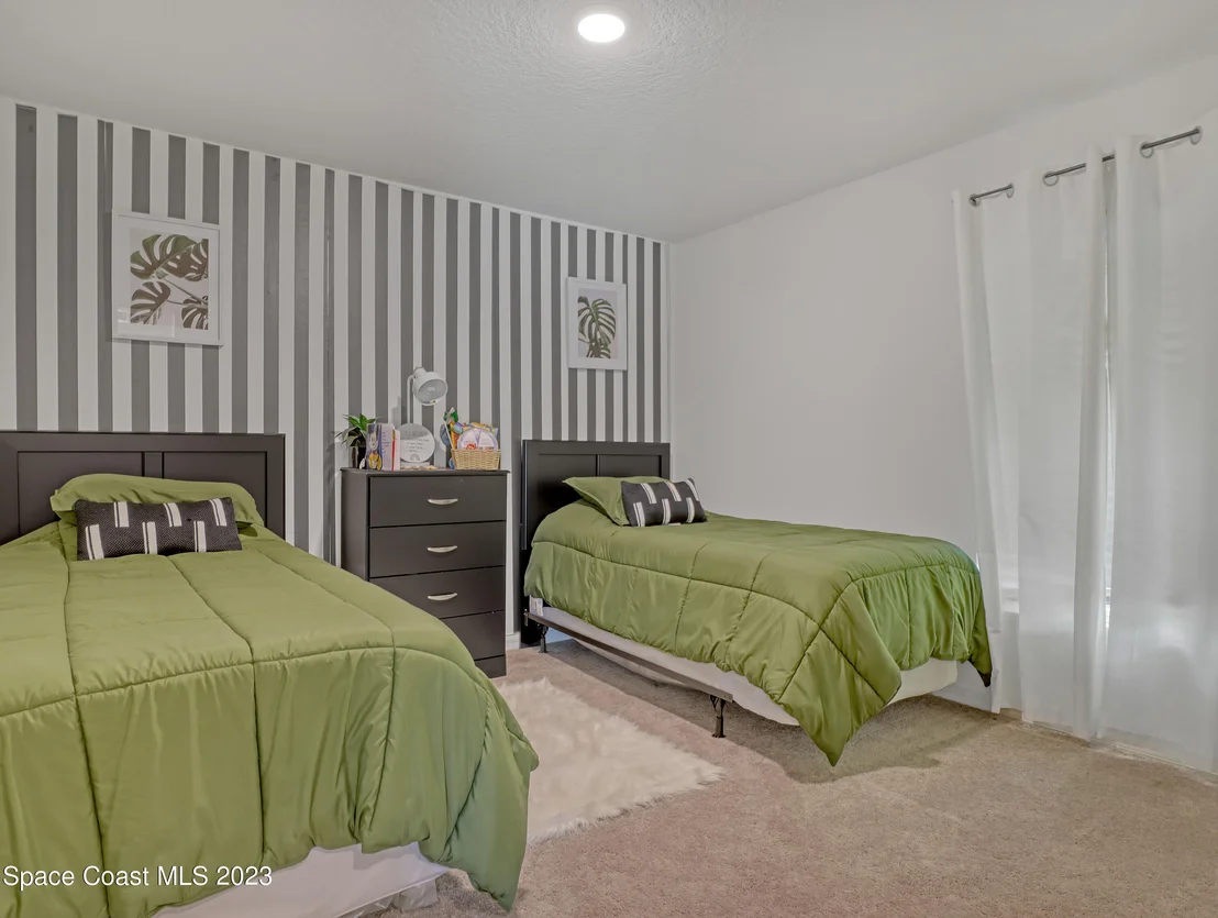Photo of 1100 Eldron Boulevard SE