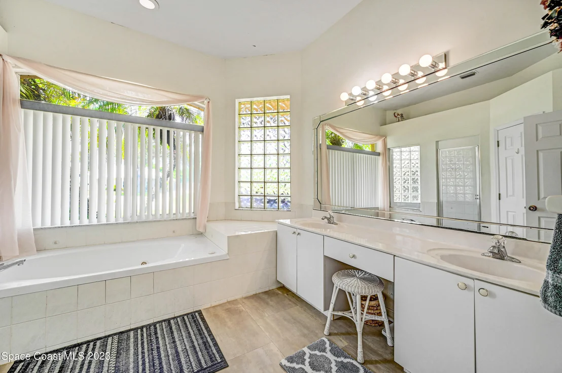 Photo of 2180 Royal Oaks Drive