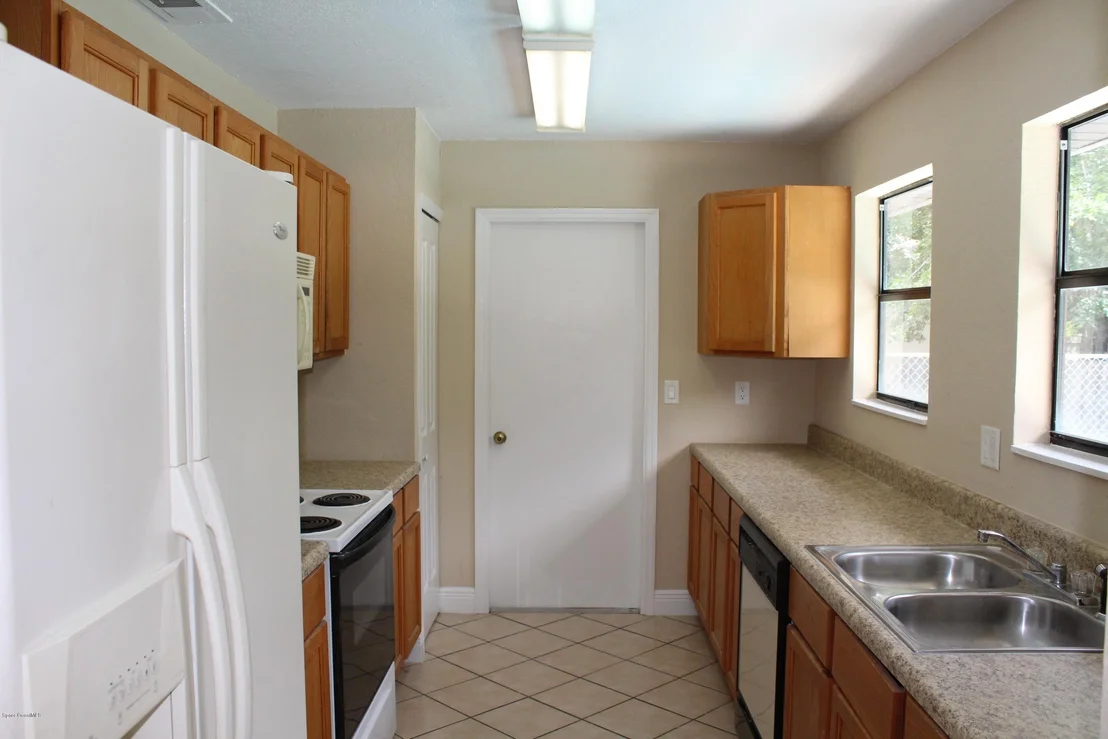 Photo of 5865 Keystone Avenue