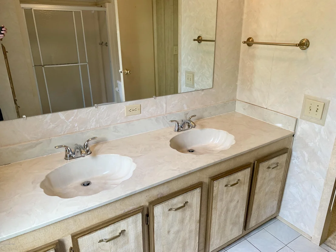 Photo of 2588 Haverhill Road NE