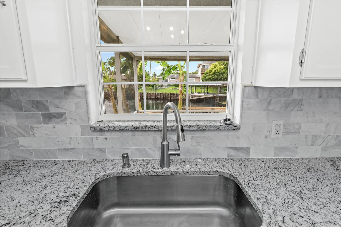 Photo of 818 Heron Road