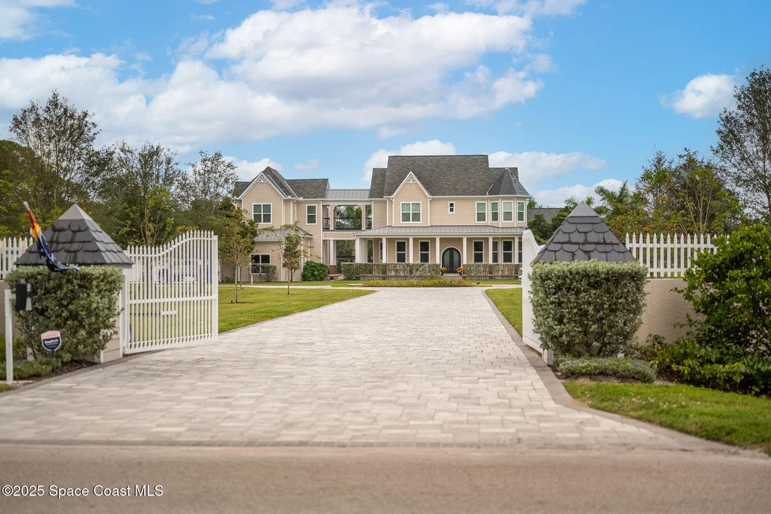 Photo of 4236 Hield Road NW