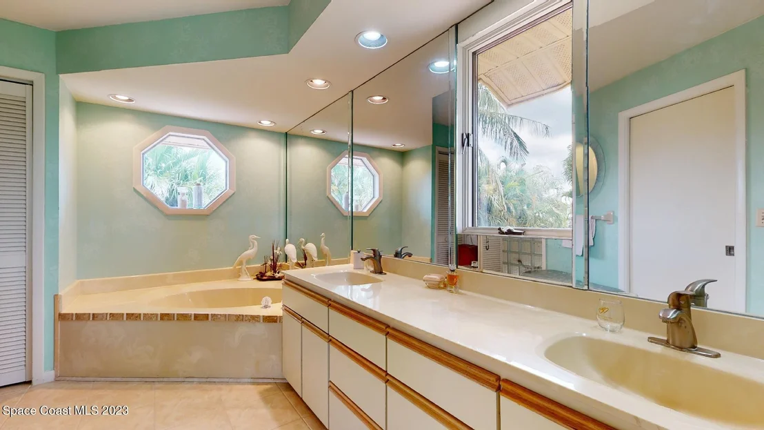 Photo of 421 Riverview Lane