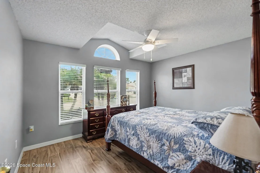 Photo of 1216 White Oak Circle