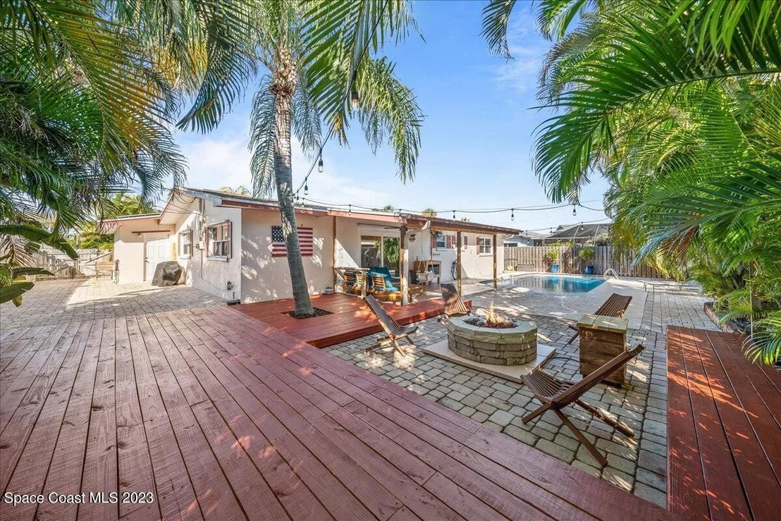 Photo of 615 N Robert Way