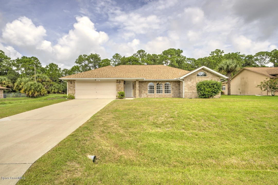 Photo of 307 SE Abello Road SE