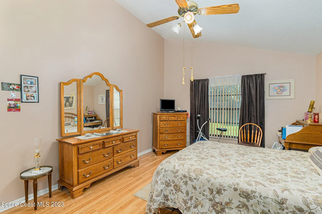 Photo of 1241 Lakeview Drive