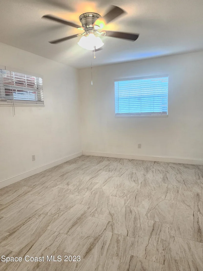 Photo of 581 Oxford Avenue