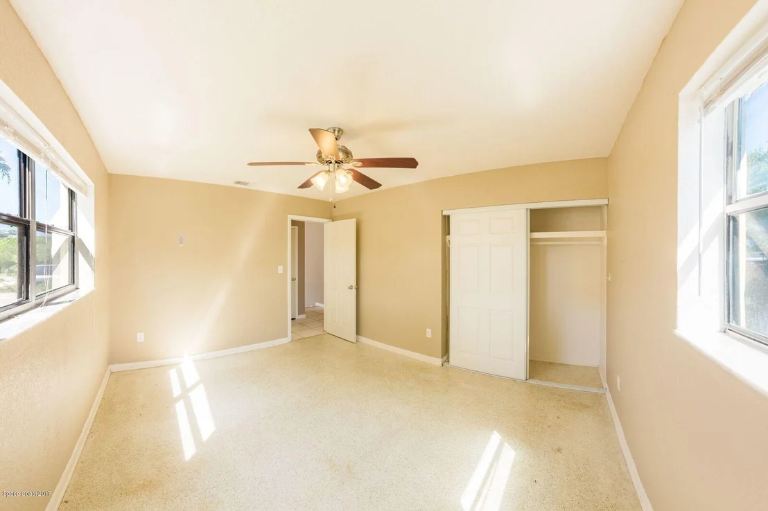 Photo of 1073 Cabot Drive NE