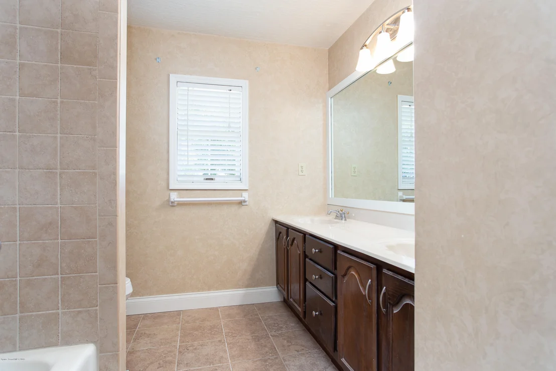 Photo of 1112 Scyphers Street NE
