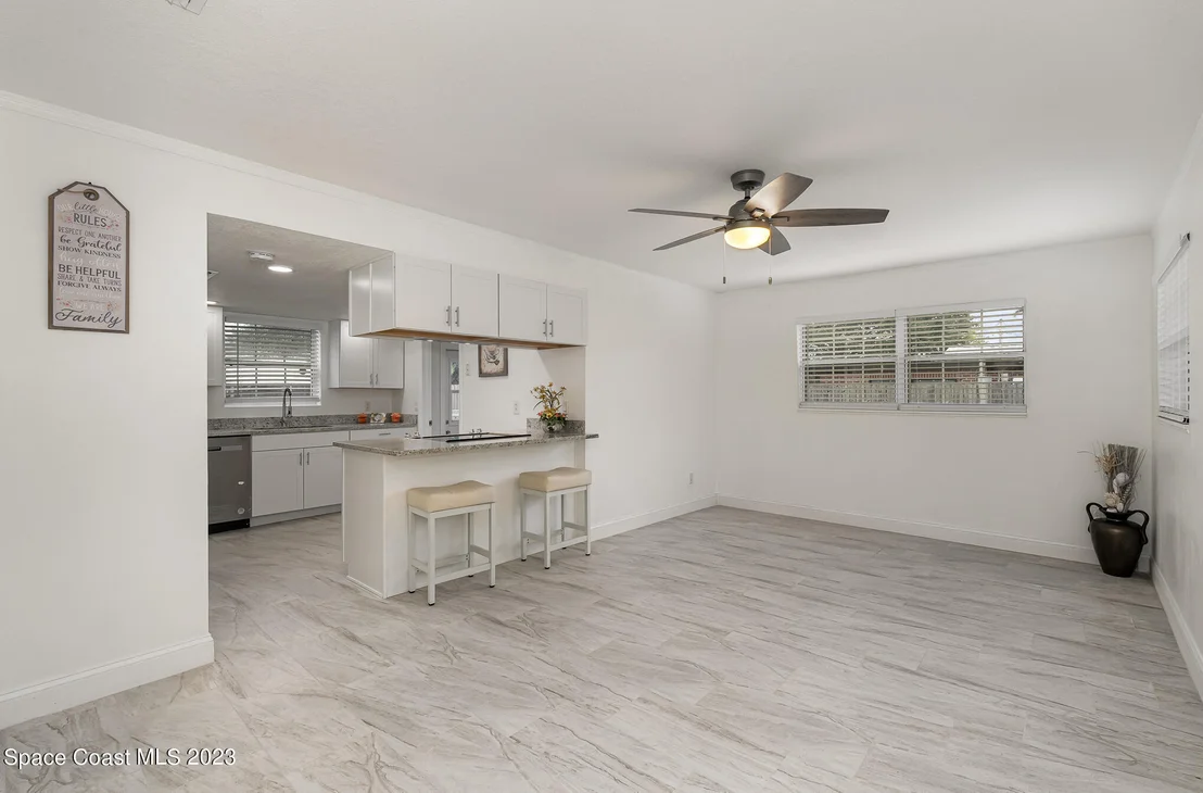 Photo of 581 Oxford Avenue