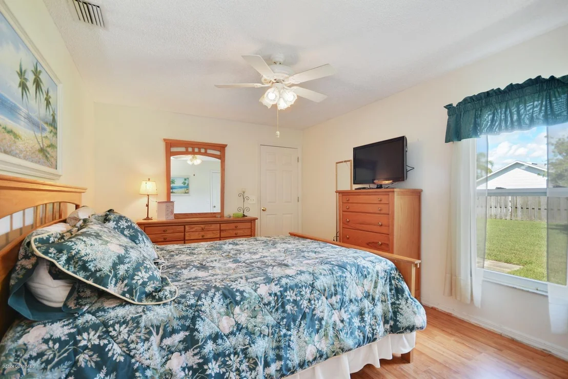 Photo of 232 Oak Lake Road