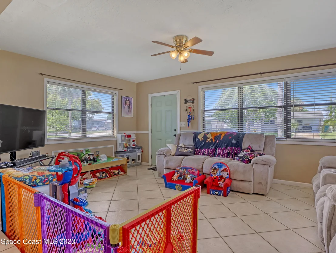 Photo of 695 Teak Drive