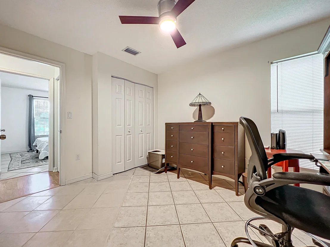 Photo of 909 Lyons Circle NW