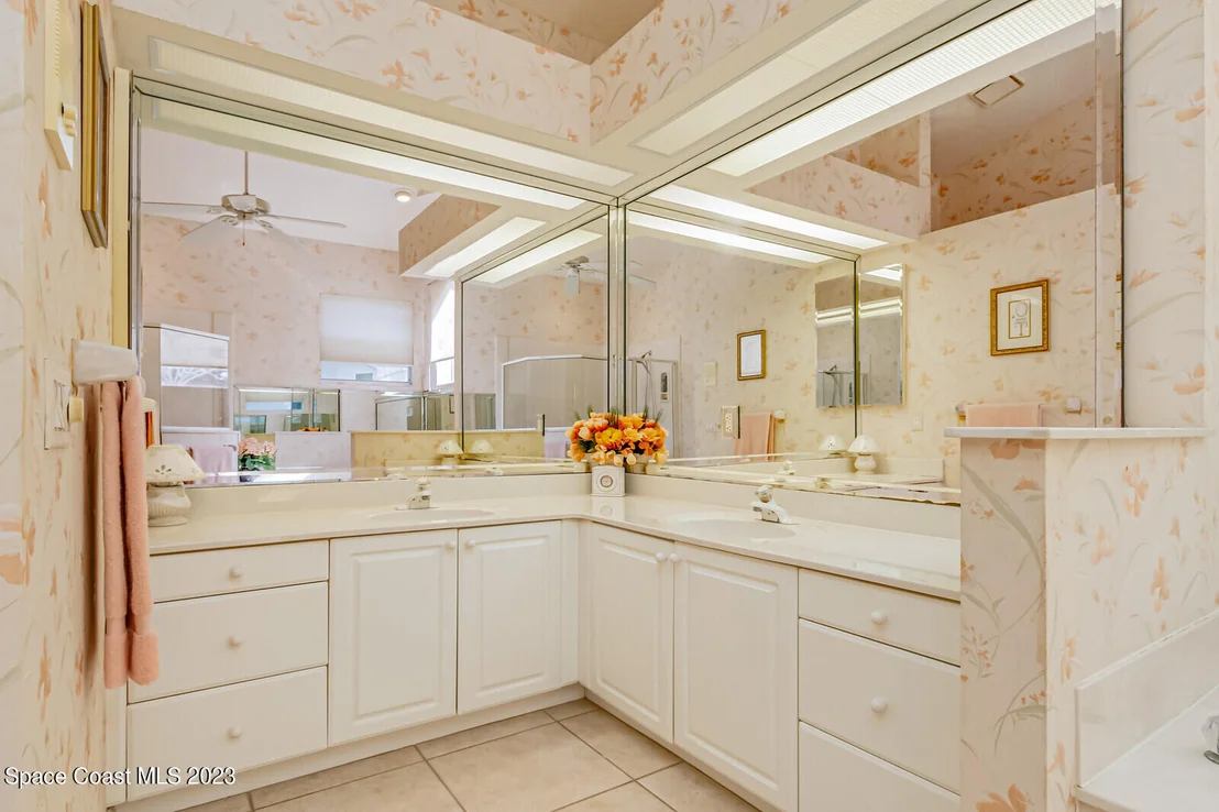 Photo of 986 Somerset Lane