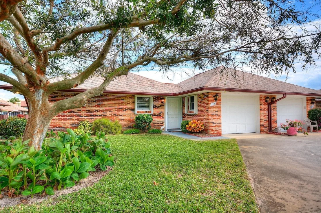 Photo of 212 Chalet Avenue
