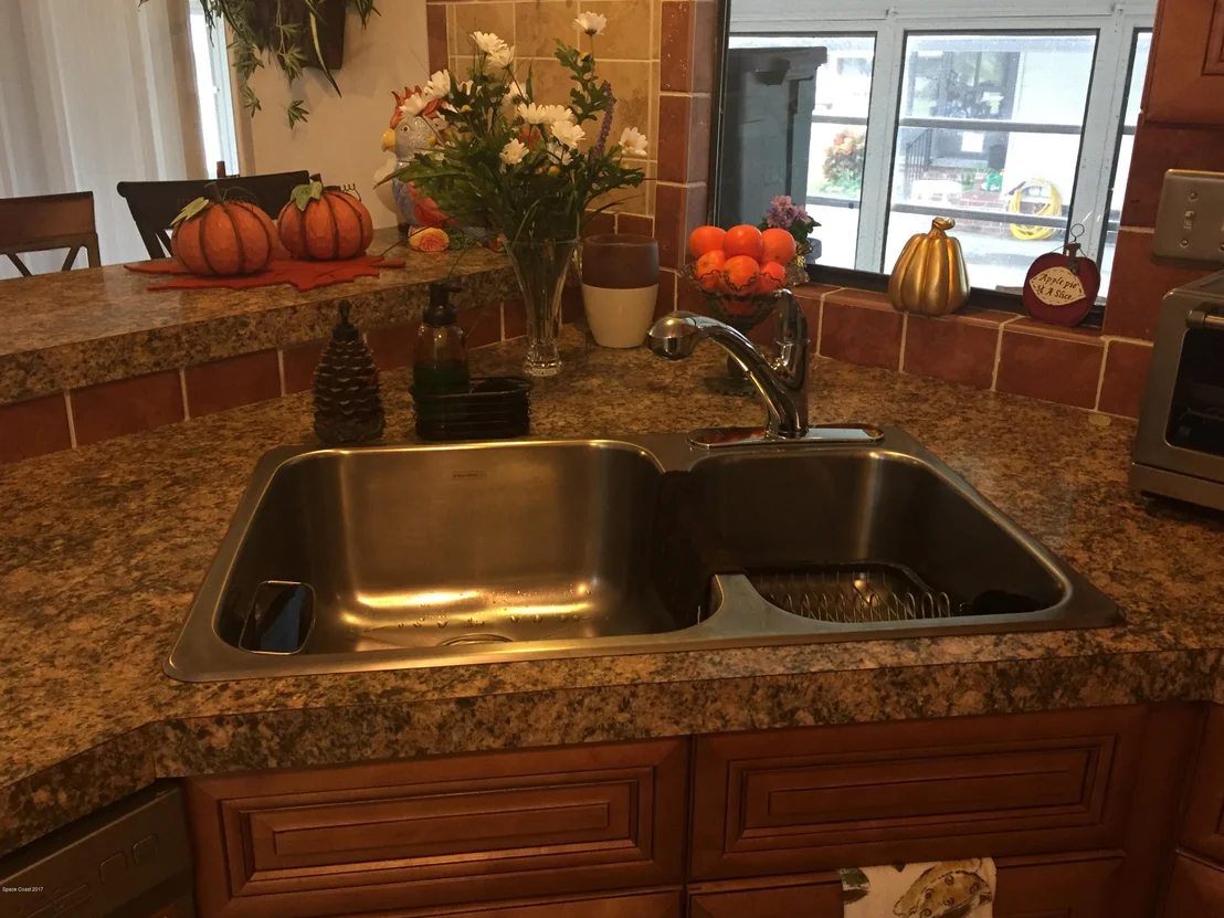 Photo of 2448 Coconut Palm Drive NE