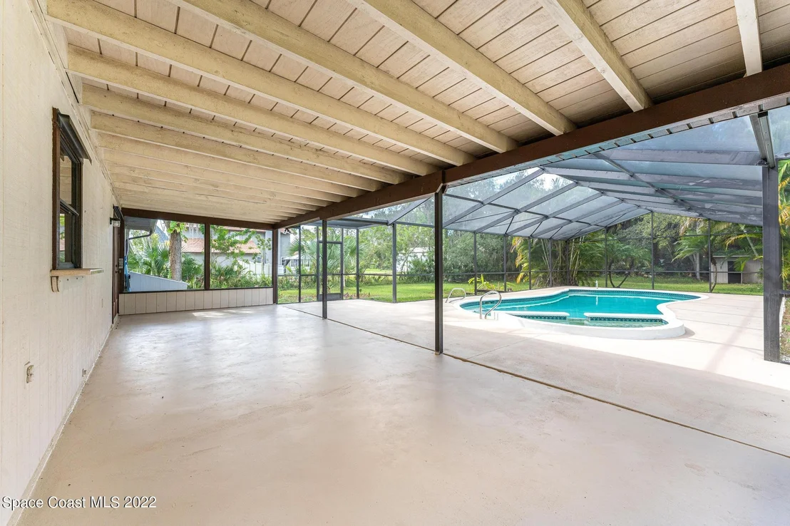 Photo of 1807 Live Oak Drive N