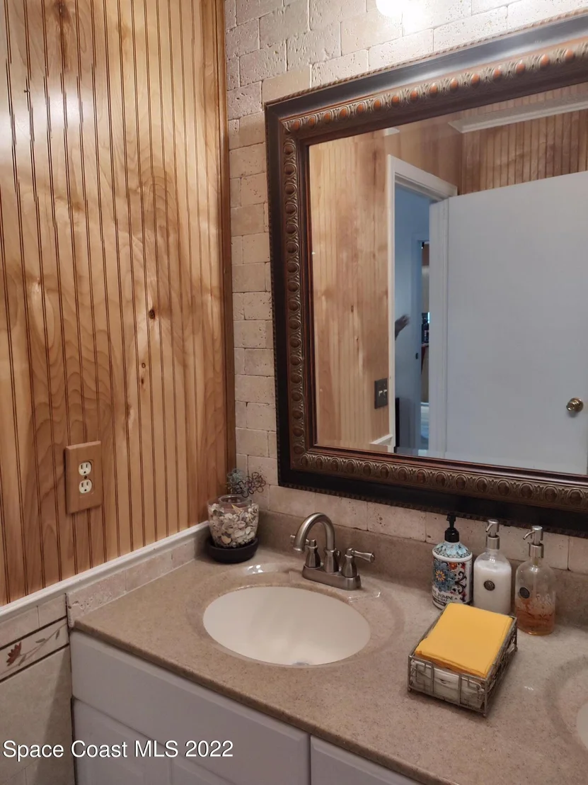 Photo of 1231 W Walnut Grove Way
