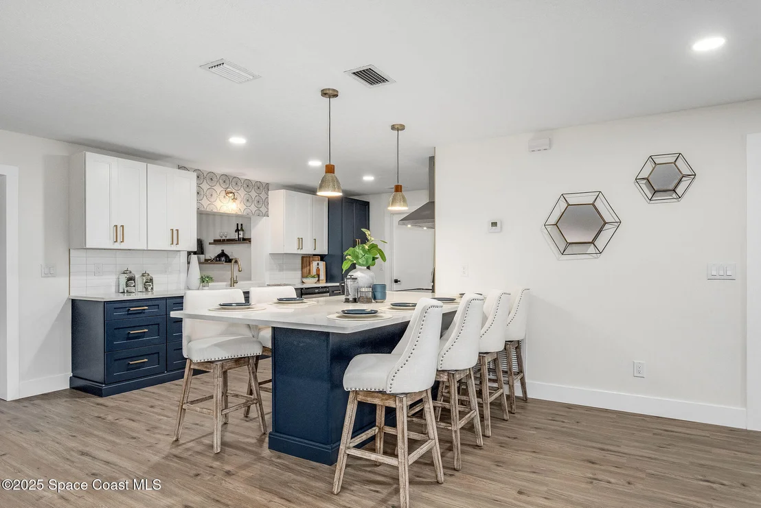 Photo of 124 Uranus Court