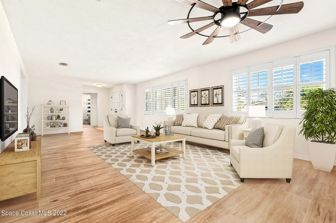 Photo of 644 N Robert Way
