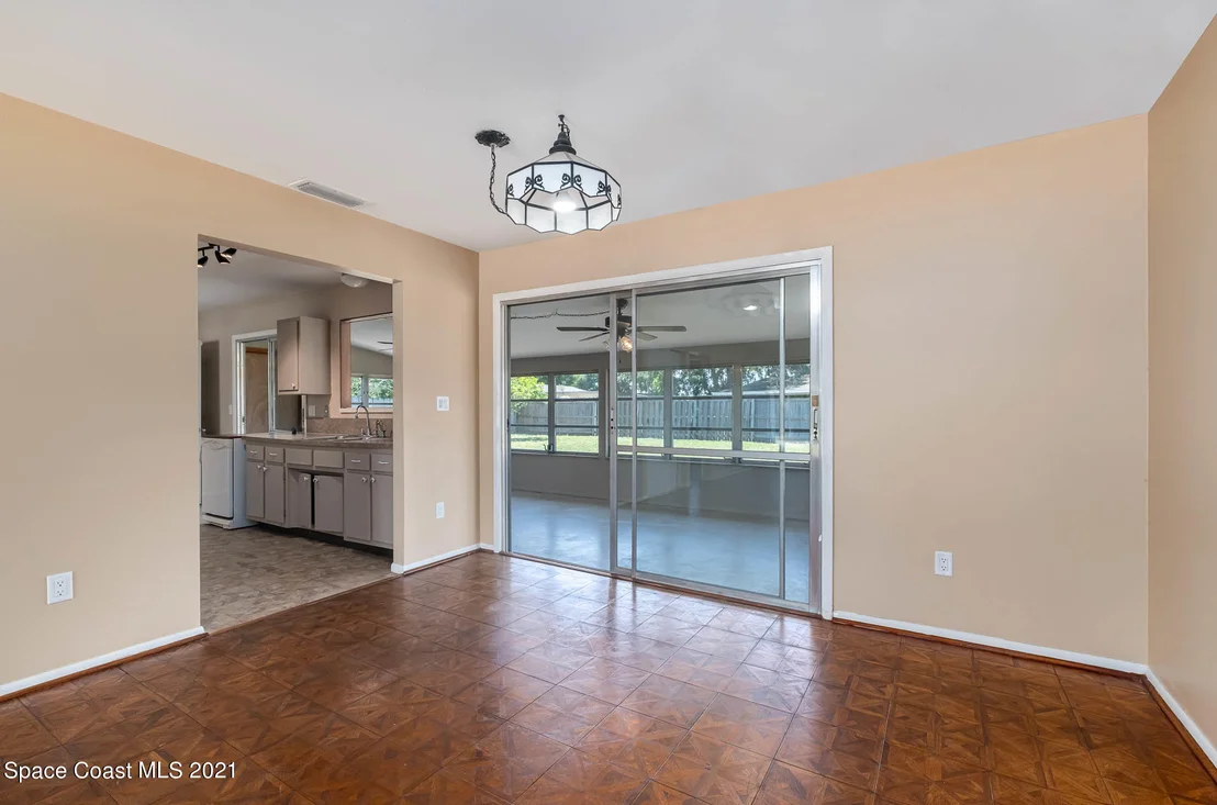 Photo of 950 Fulton Lane NE
