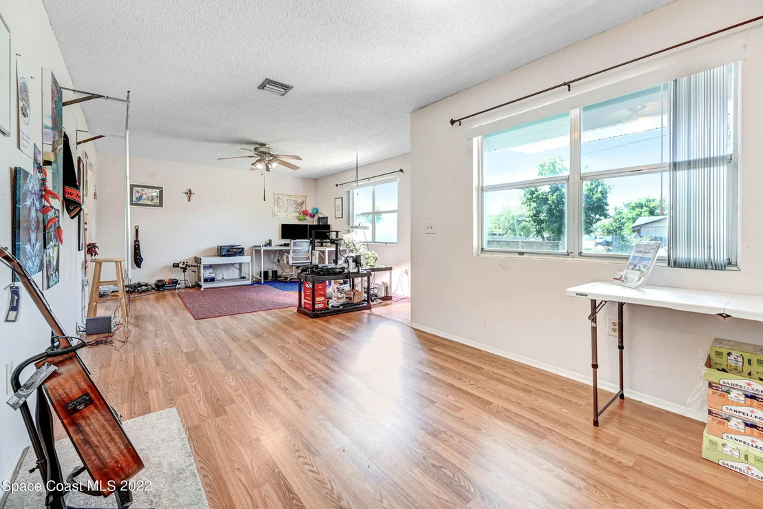 Photo of 4585 Robert Street