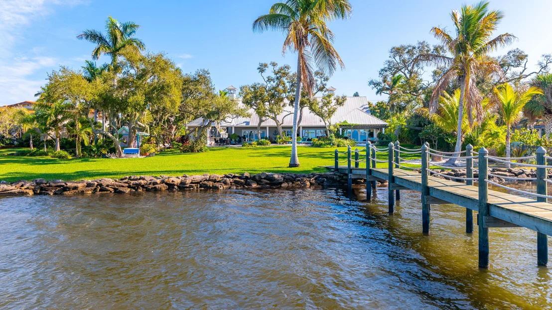 Photo of 800 S Riverside Drive