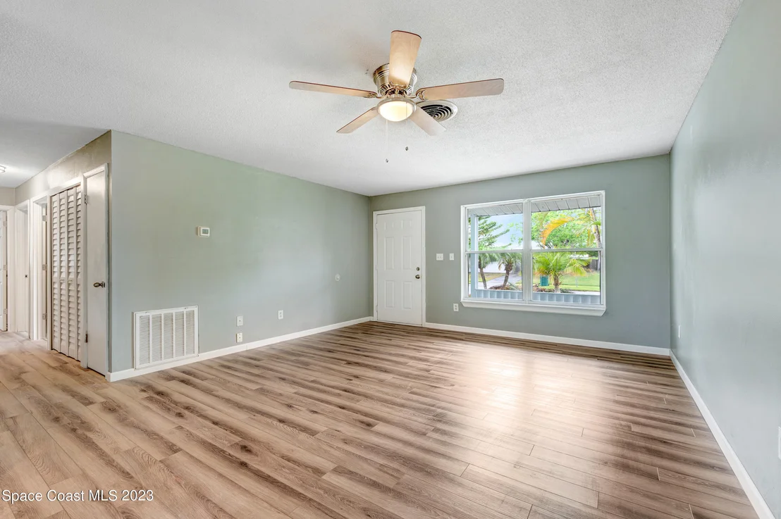 Photo of 707 Ixora Drive