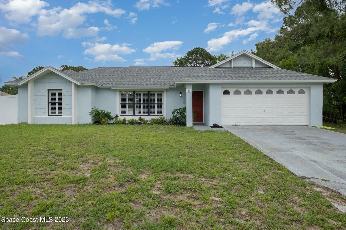 Photo of 1235 Eldron Boulevard SE