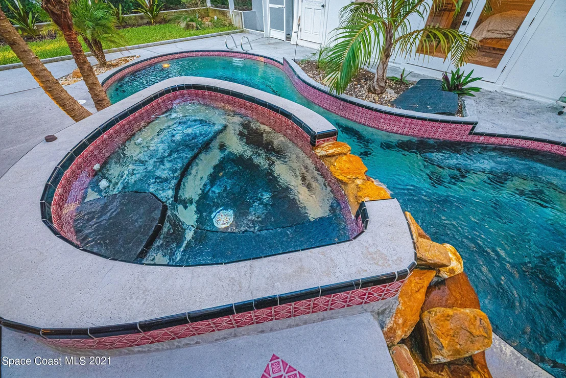 Photo of 472 Peregrine Drive