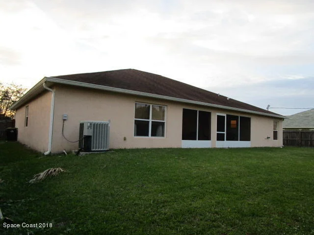 Photo of 1367 Eldron Boulevard SE