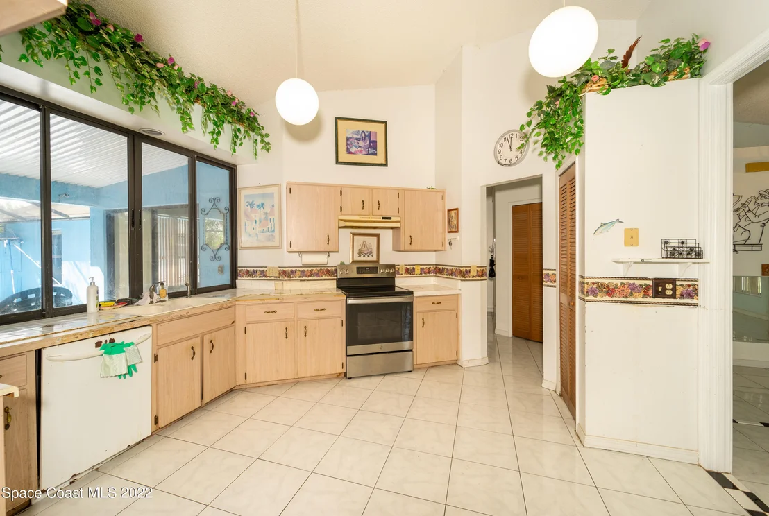 Photo of 5665 Graham Street