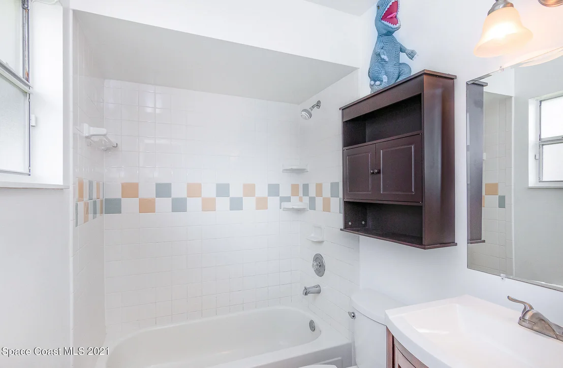 Photo of 5590 Fairbridge Street